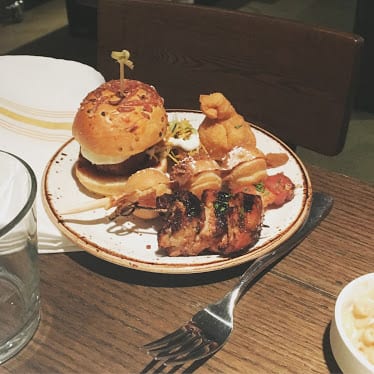 AceBounce Ping Pong Bar & Restaurant Chicago — Restaurant Food And Dining Photo