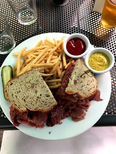 D4 Irish Pub & Cafe
