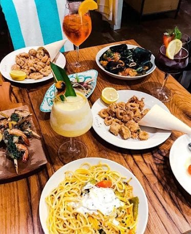 Eataly Chicago — Restaurant Food And Dining Photo