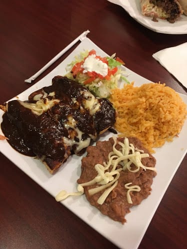Los Encinos restaurant