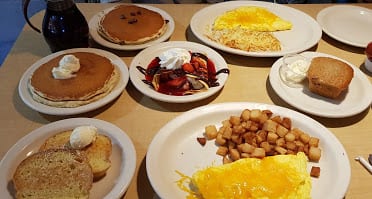 Bakers Square Restaurant & Bakery — Restaurant Food And Dining Photo
