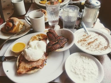 Ann Sather Restaurant — Restaurant Food And Dining Photo