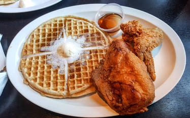 Chicago's Home of Chicken & Waffles — Restaurant Food And Dining Photo
