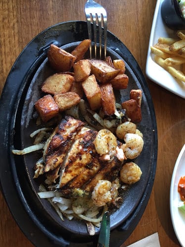 Applebee's Grill + Bar — Restaurant Food And Dining Photo