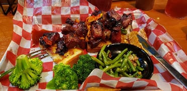 Famous Dave's Bar-B-Que — Restaurant Food And Dining Photo