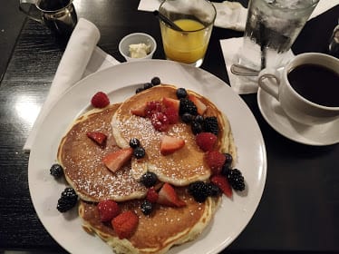 Ellen's — Restaurant Food And Dining Photo