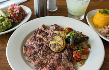 Mesero - Victory Park — Restaurant Food And Dining Photo