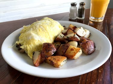 Lynn & Lu's Escapade Cafe — Restaurant Food And Dining Photo