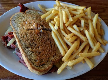 Diggery Inn — Restaurant Food And Dining Photo