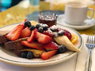 Mama's On Washington Square — Restaurant Food And Dining Photo