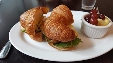 Bread & Chocolate — Restaurant Food And Dining Photo