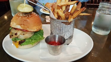Lincoln — Restaurant Food And Dining Photo
