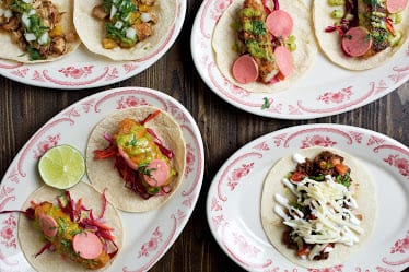 Él Bebe — Restaurant Food And Dining Photo