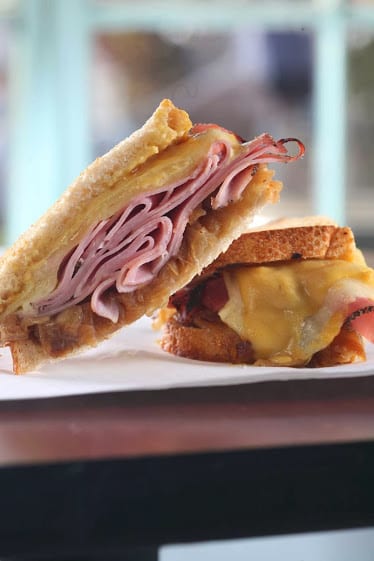 Jetties Downtown — Restaurant Food And Dining Photo