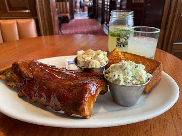 Clyde's of Georgetown — Restaurant Food And Dining Photo