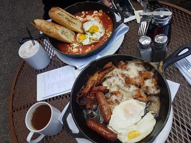 Stephanie's On Newbury