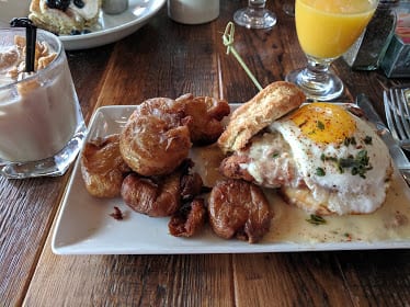 Monument Restaurant & Tavern