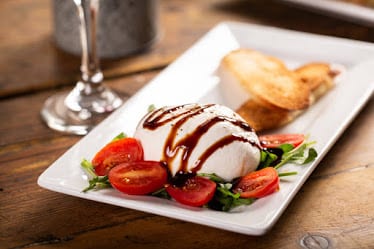 Amalfi Pizza — Restaurant Food And Dining Photo