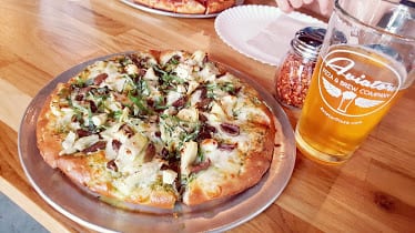 Aviator Pizza & Drafthouse — Restaurant Food And Dining Photo