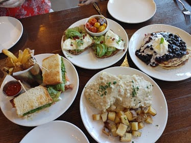 Brunch & Sip — Restaurant Food And Dining Photo