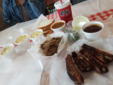 Rudy's "Country Store" and Bar-B-Q