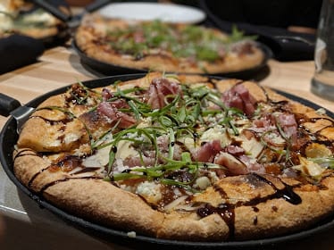 Mootz Pizzeria + Bar
