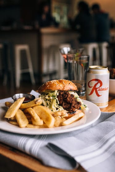 D&E Famous Fried Chicken — Restaurant Food And Dining Photo