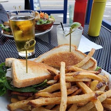 Deluxe Bar & Grill — Restaurant Food And Dining Photo