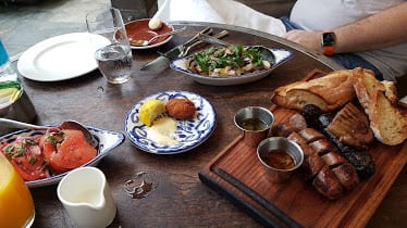 Quinto La Huella — Restaurant Food And Dining Photo