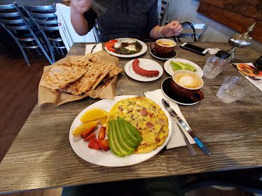 Yeganeh Bakery and Kafe Unik