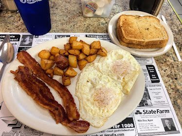 Linda's Cafe — Restaurant Food And Dining Photo