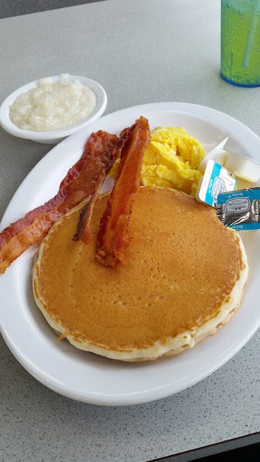 Lindy's Restaurant — Restaurant Food And Dining Photo