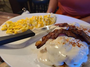 Quinn's Restaurant & Lounge