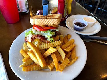 Top The Mains Cafe and Grille