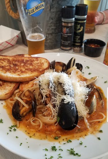 Lola's Seafood Eatery — Restaurant Food And Dining Photo