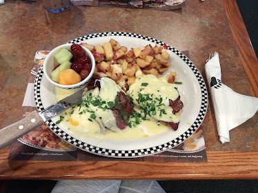 Black Bear Diner Santa Clarita — Restaurant Food And Dining Photo