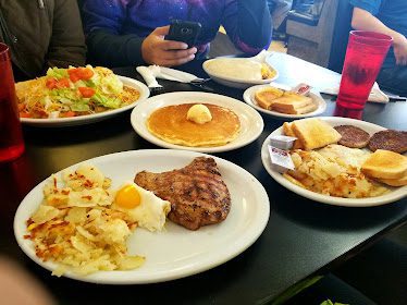 Pete's Cafe — Restaurant Food And Dining Photo