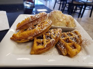 Bros Breakfast Lunch and Dinner — Restaurant Food And Dining Photo