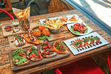 Salut Kitchen Bar