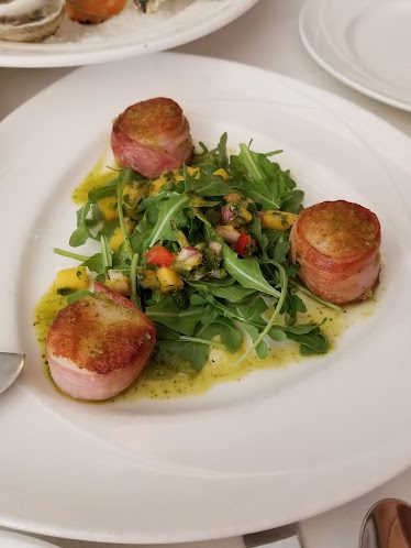 Leo's Seafood Restaurant & Bar — Restaurant Food And Dining Photo