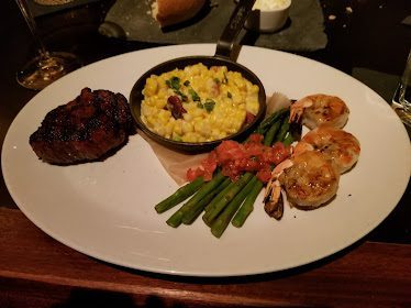 J. Gilbert's Wood-Fired Steaks & Seafood Kansas City — Restaurant Food And Dining Photo