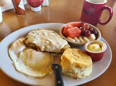 Elmer's Restaurant (Mall 205, Portland, OR) — Restaurant Food And Dining Photo