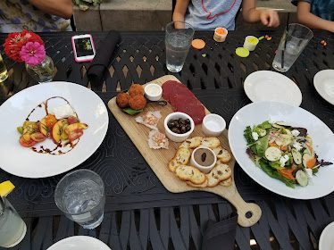 Meriwether's Restaurant & Skyline Farm