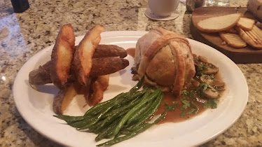Belle Tavern — Restaurant Food And Dining Photo