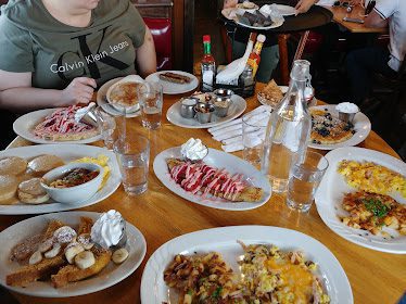 Mad Rooster Cafe