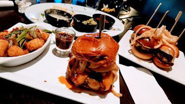 Bar Louie - Pleasant Ridge Town Center — Restaurant Food And Dining Photo
