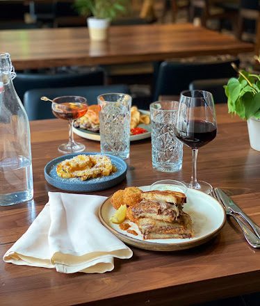 Oggie's — Restaurant Food And Dining Photo