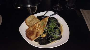 Avenue Kitchen & Bar — Restaurant Food And Dining Photo