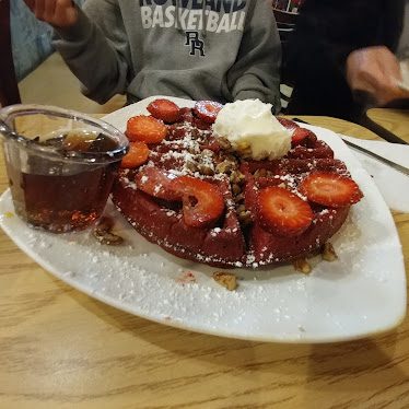 B's Maple House Chicken and Waffles — Restaurant Food And Dining Photo