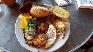 Ghini's French Caffe — Restaurant Food And Dining Photo